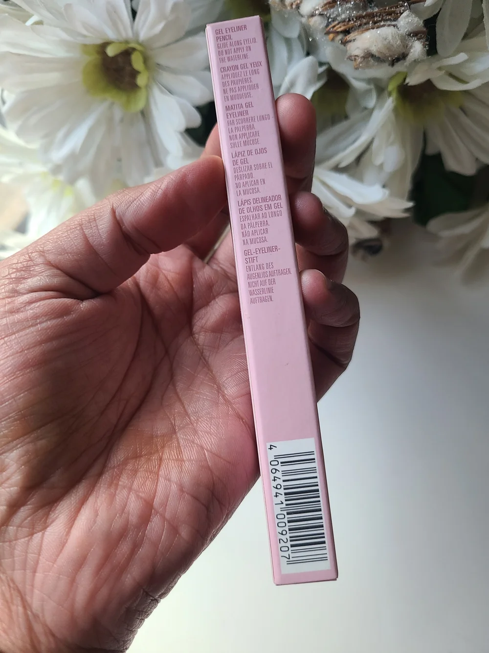 New KYLIE Kyliner Liquid Eyeliner - Gold